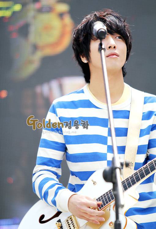 帅气戴眼镜小男生图片