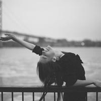 黑白头像图片女生霸气伤感