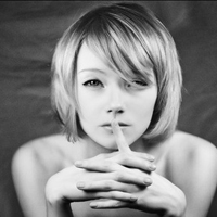 唯美欧美黑白女生头像图片