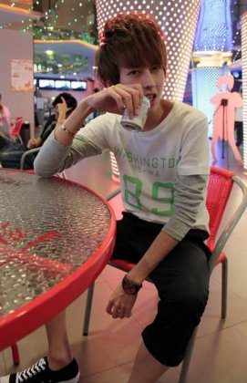 唯美有爱阳光男生图片高清