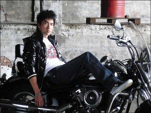 冷酷萌男生赵又廷精美图片大全