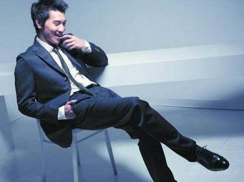 冷酷萌男生赵又廷精美图片大全