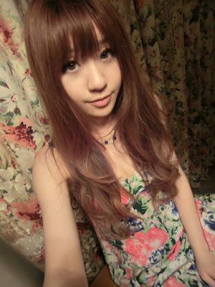 漂亮浓妆大眼睛女生图片