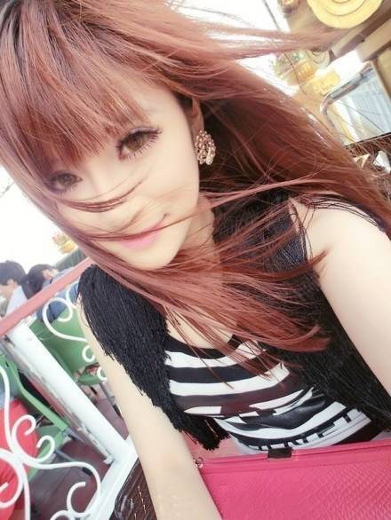 漂亮浓妆大眼睛女生图片