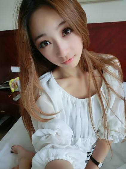 漂亮浓妆大眼睛女生图片