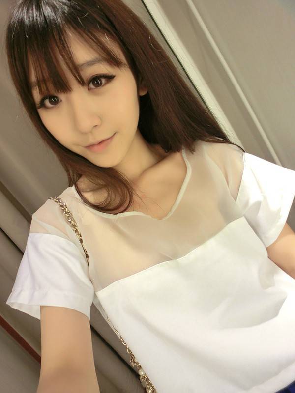 漂亮浓妆大眼睛女生图片