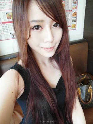 文艺成熟浓妆女生图片大全 青春总要有一场繁华