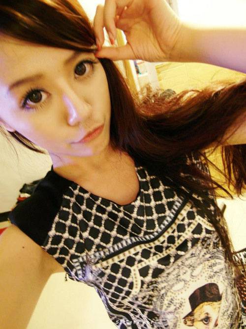 文艺成熟浓妆女生图片大全 青春总要有一场繁华