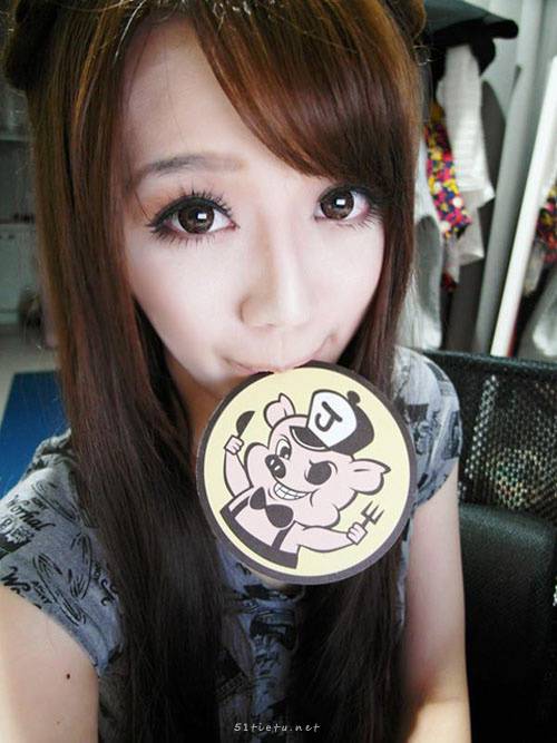 文艺成熟浓妆女生图片大全 青春总要有一场繁华