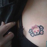 欧美超拽女生个性胸部纹身头像图片