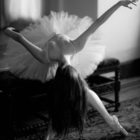 有关欧美女生黑白诡异头像图片