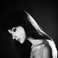 有关欧美女生黑白诡异头像图片