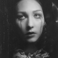 有关欧美女生黑白诡异头像图片