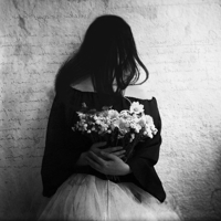 有关欧美女生黑白诡异头像图片