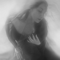 有关欧美女生黑白诡异头像图片