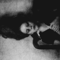 有关欧美女生黑白诡异头像图片