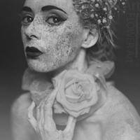 有关欧美女生黑白诡异头像图片