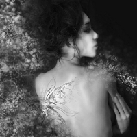 有关欧美女生黑白诡异头像图片