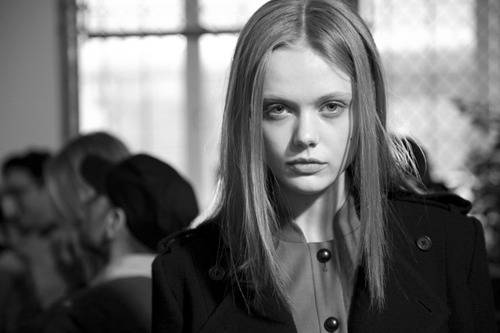 黑白欧美范妩媚气质女生图片