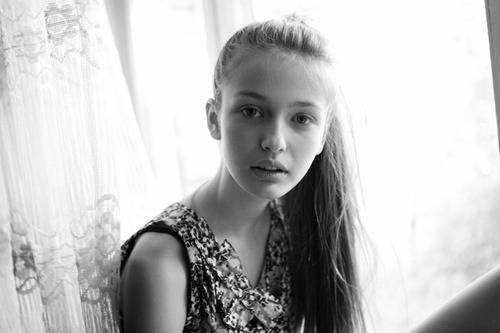 黑白欧美范妩媚气质女生图片