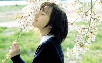 可爱扎马尾小女生图片