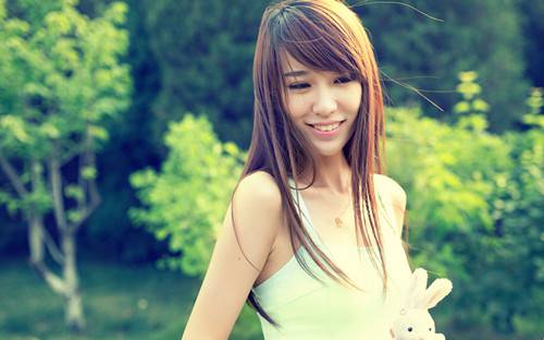 可爱扎马尾小女生图片