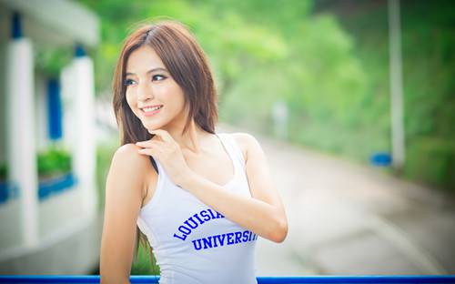 可爱扎马尾小女生图片