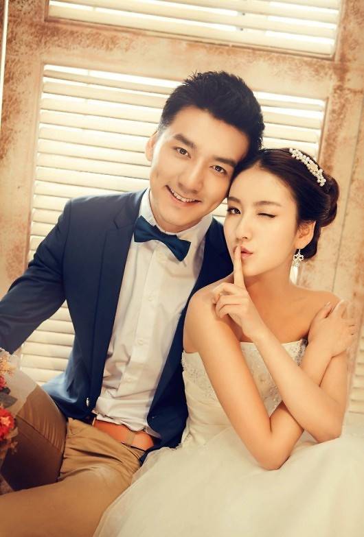 穿婚纱甜蜜浪漫情侣图片