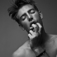 唯美黑白图片成熟男欧美头像大全