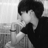 欧美范伤感憔悴黑白男生头像图片