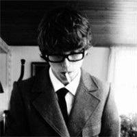 欧美范伤感憔悴黑白男生头像图片