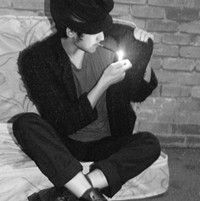 欧美范伤感憔悴黑白男生头像图片