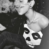 欧美范伤感憔悴黑白男生头像图片