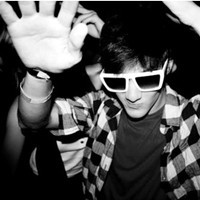 欧美范伤感憔悴黑白男生头像图片