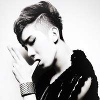 欧美范伤感憔悴黑白男生头像图片