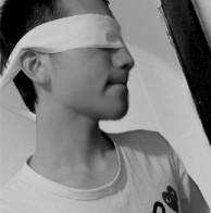 欧美范伤感憔悴黑白男生头像图片