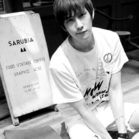 欧美范伤感憔悴黑白男生头像图片