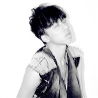 欧美范伤感憔悴黑白男生头像图片