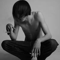 欧美范伤感憔悴黑白男生头像图片