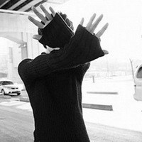 欧美范伤感憔悴黑白男生头像图片