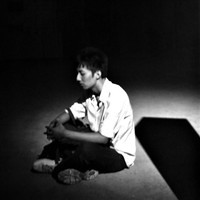 欧美范伤感憔悴黑白男生头像图片