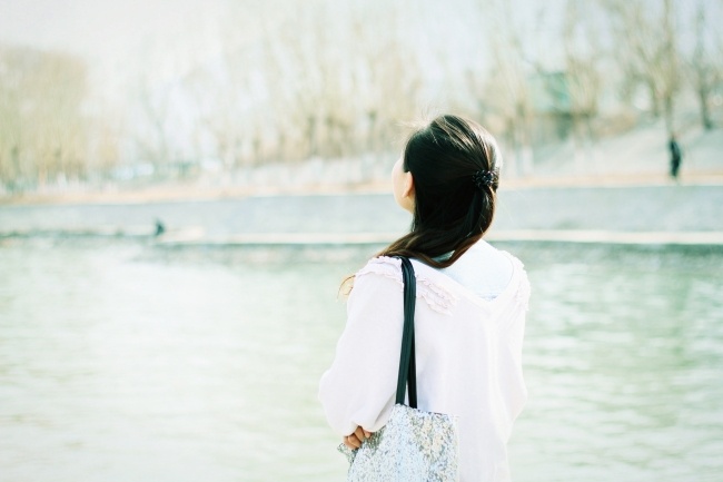 长发女生唯美背影非主流图片