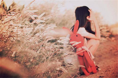 非主流伤感女生侧面背影图片