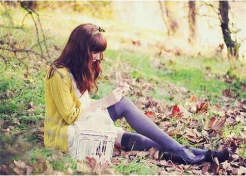 非主流伤感女生侧面背影图片