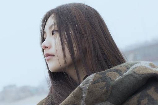 女生图片唯美清新下雪 过去的不再回来