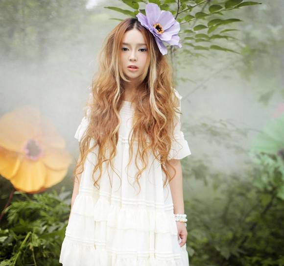 好看的qq皮肤女生图片 等一个人要多久