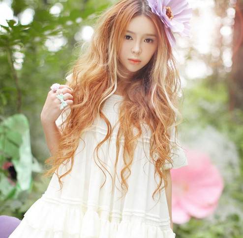 好看的qq皮肤女生图片 等一个人要多久