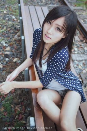 迷人大眼睛女生个性大图片大全