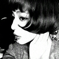 侧面黑白伤感人物带字头像图片