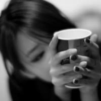 侧面黑白伤感人物带字头像图片